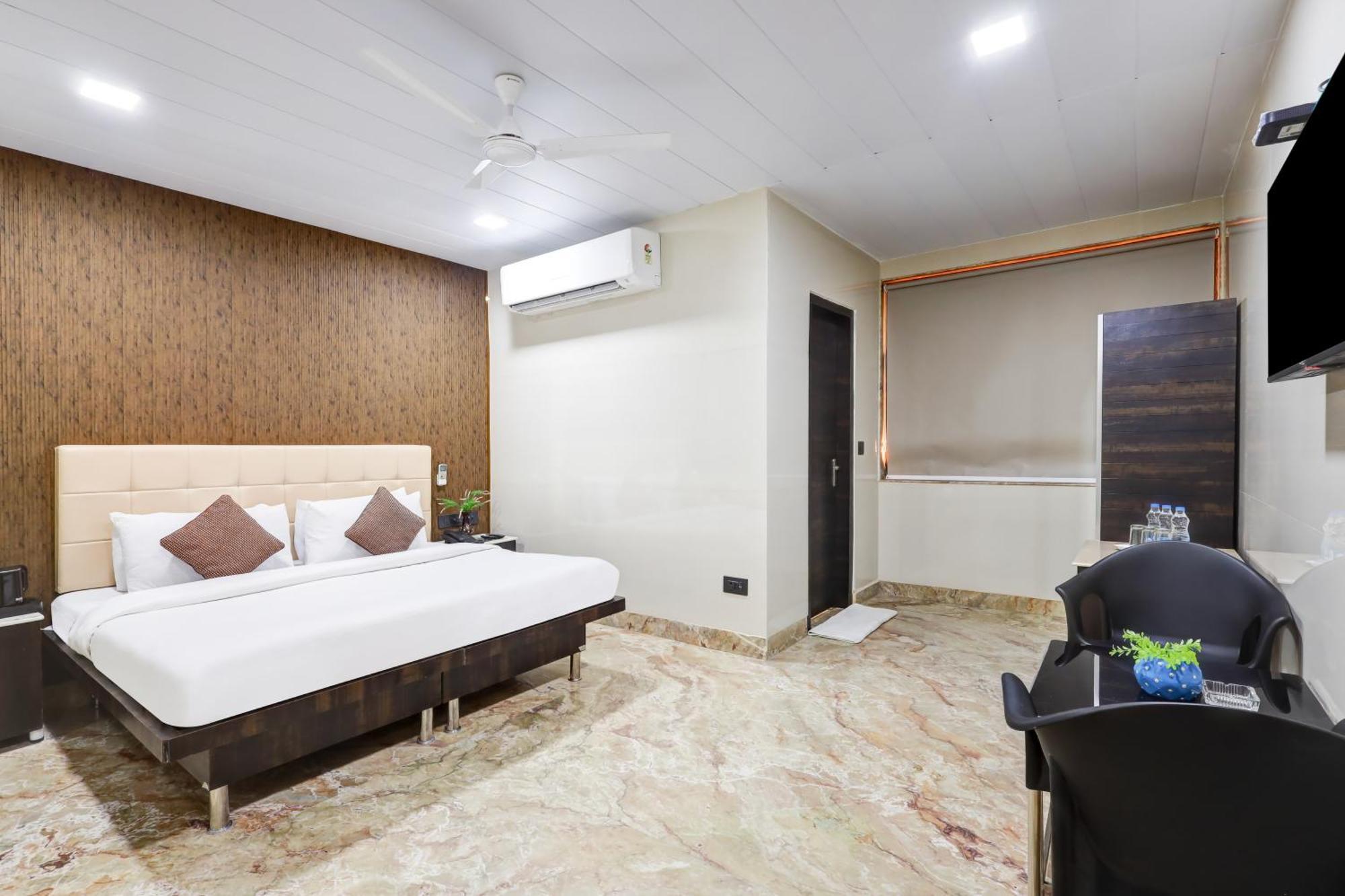 Hotel Singh Palace Дели Экстерьер фото
