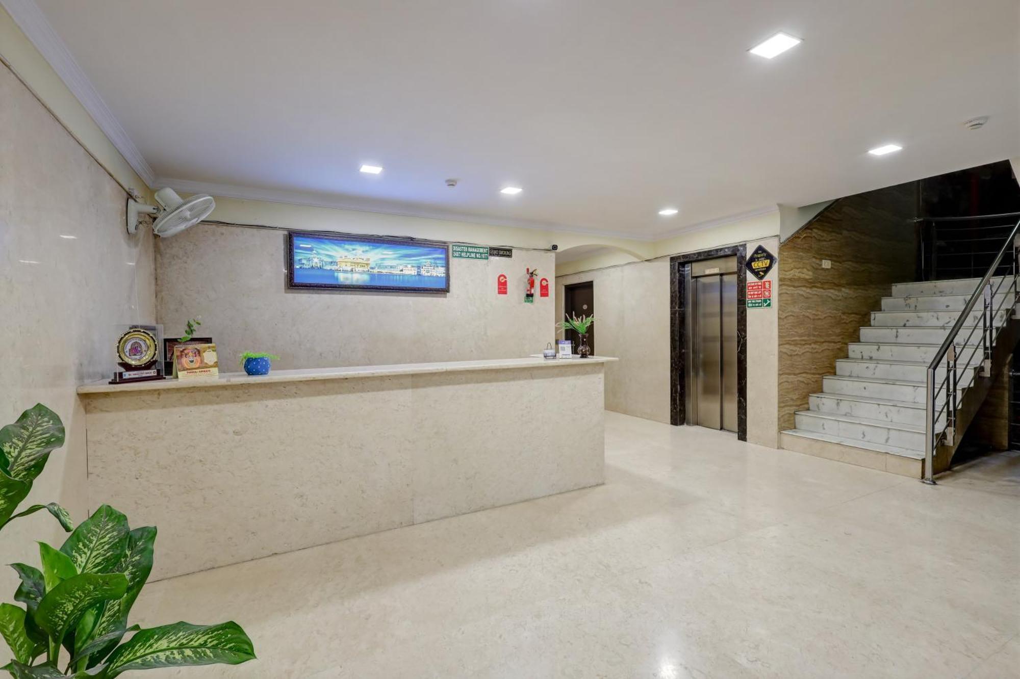 Hotel Singh Palace Дели Экстерьер фото