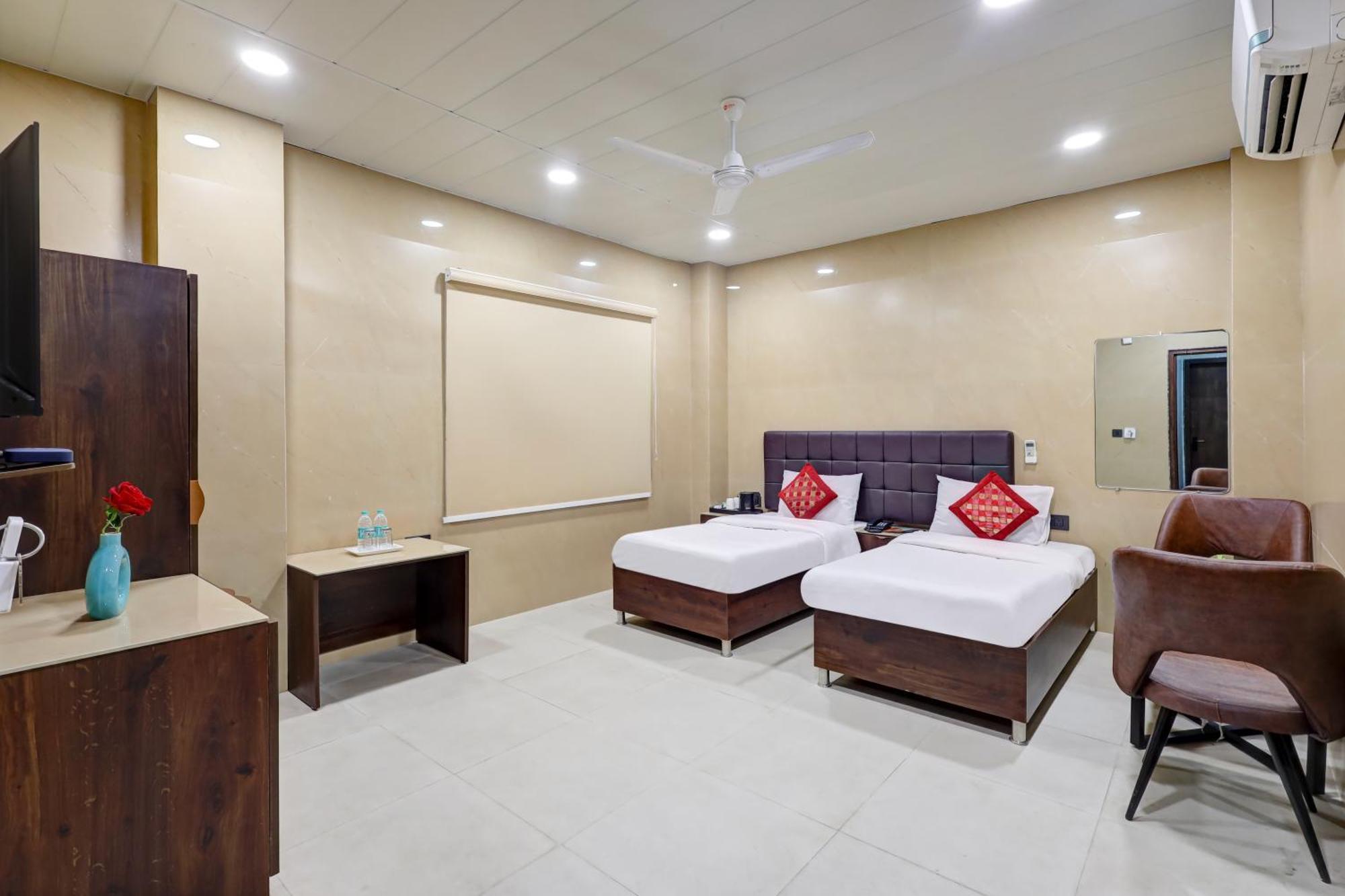 Hotel Singh Palace Дели Экстерьер фото