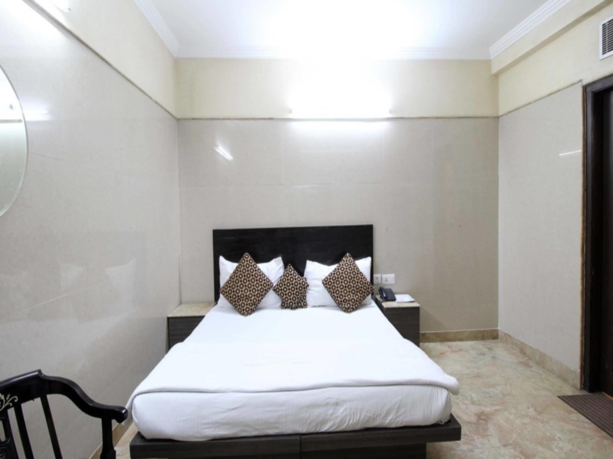 Hotel Singh Palace Дели Экстерьер фото